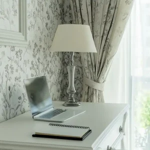Blumige Tapete und elegante Stuckverzierung – ein Büro im provenzalischen Stil Top-Seller
