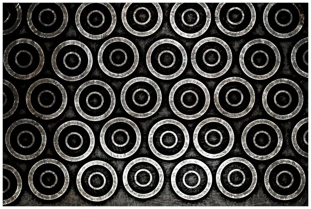 Wandbild aus Acryl Abstraktes Kreismuster in schwarz und silber 50cm x 50cm Saisonangebot
