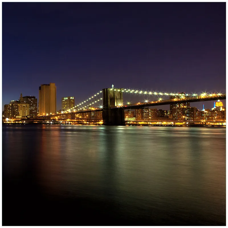 Zertifiziert Wandbild aus Acryl New York Skyline - Brooklyn Bridge und Manhattan am Abend 50cm x 125cm