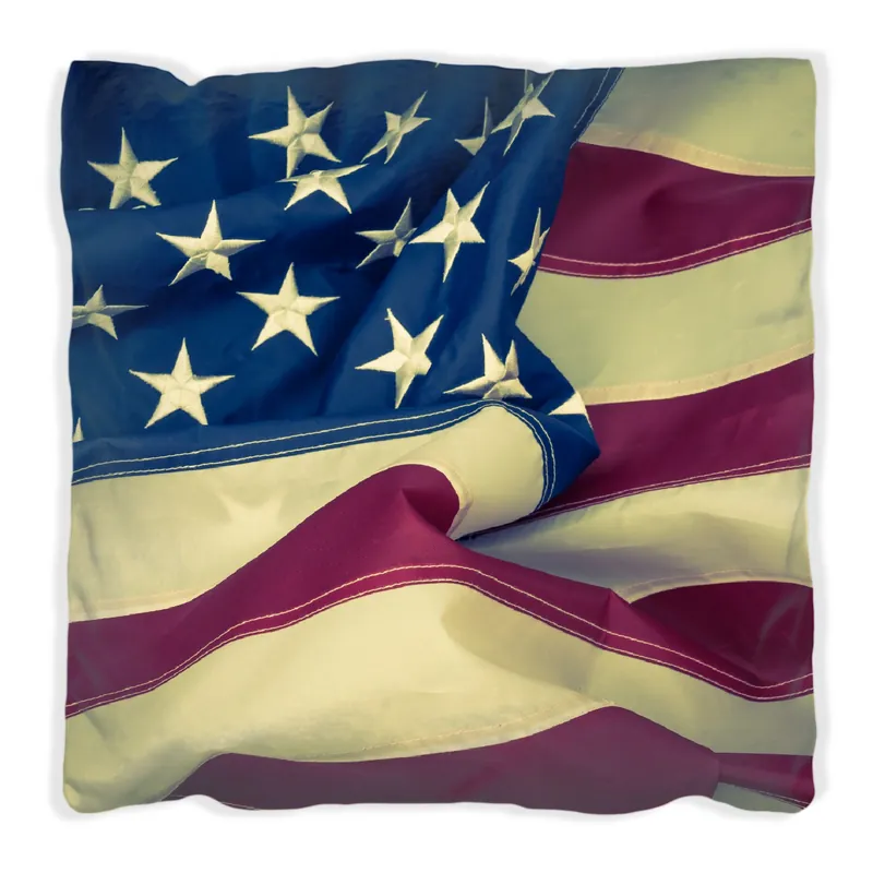 Gratis Versand Kissen Amerikanische Flagge im Wind 60 x 60 cm, schwarz
