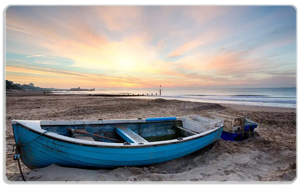 Top-Angebot Frühstücksbrettchen Fischerboot am Strand bei Sonnenuntergang 1 Stück