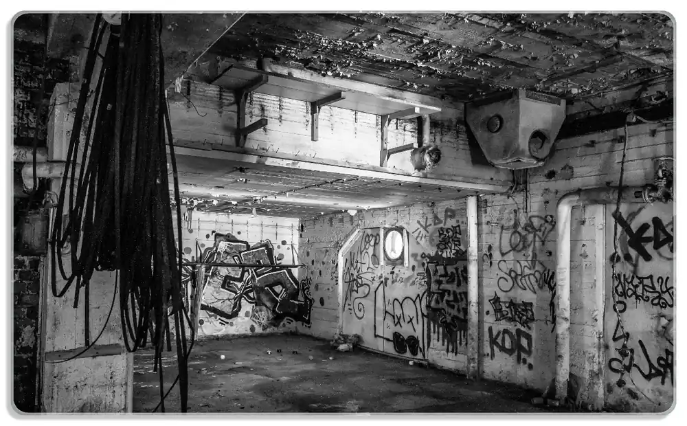 Frühstücksbrettchen Alte verlassene Fabrik in schwarz weiß mit Graffiti 1 Stück Top-Seller