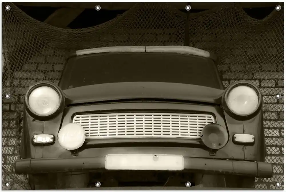 Gartenposter Alter Trabbi in schwarz-weiß - Frontansicht Scheinwerfer 100 x 150 cm Preis Gesenkt