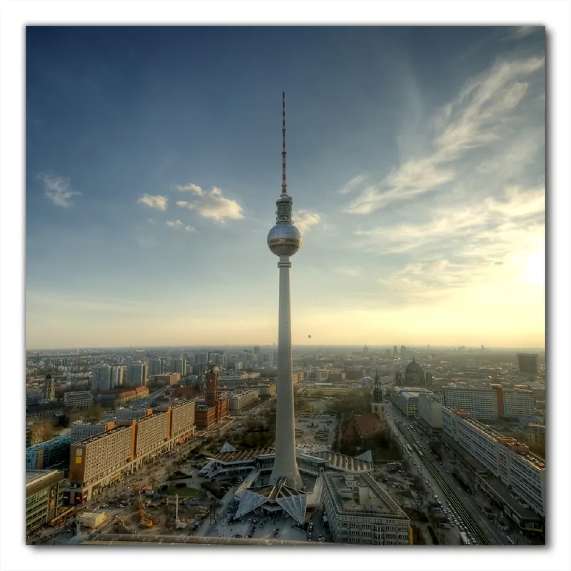 Selbstklebende Möbelfolie Fernsehturm Berlin mit Panoramablick über die Stadt 70 x 70 cm Highlight