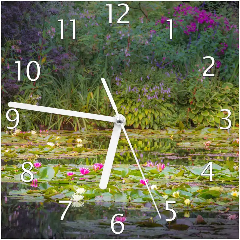 Wanduhr aus Glas Blühender Seerosenteppich mit weißen Zeigern, 30 x 30 cm Nur Heute