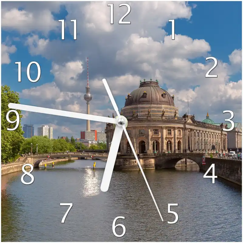 Wanduhr aus Glas Blick auf Berlin mit schwarzen Zeigern, 30 x 30 cm Wochenendangebot