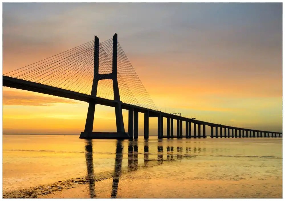 Ausverkauf Poster Vasco da Gama Brücke 61 x 91,5 cm, mit schwarzem Aluminiumrahmen