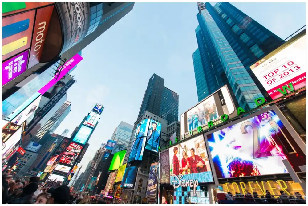 Schneller Versand Poster Times Square in New York 40 x 50 cm, mit weißem Aluminumrahmen