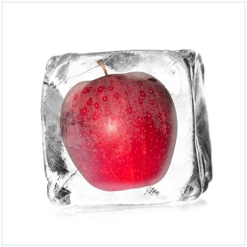 Möbelfolie Roter Apfel in Eiswürfel - Eiskaltes Obst 55 x 55 cm Sonderaktion