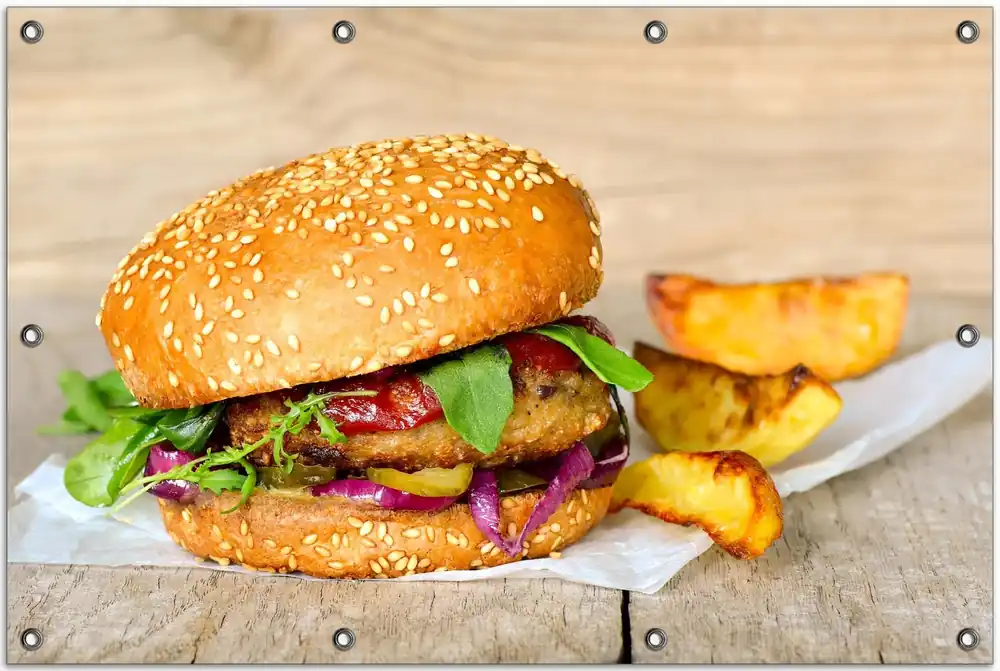 Gartenposter Burger mit frischem Salat und Pommes 80 x 120 cm Ausverkauf